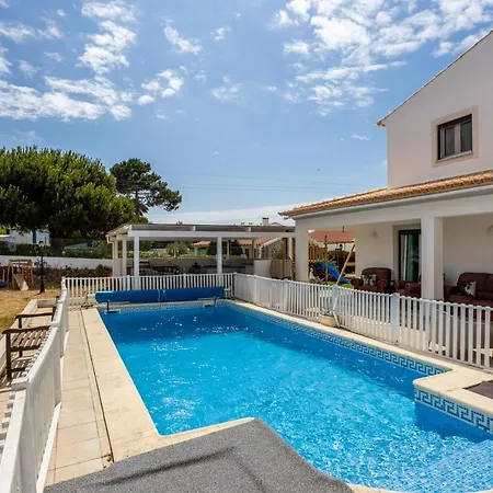 Ultimate Family Home With Private Pool & Sauna *