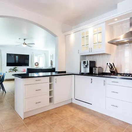 Ultimate Family Home With Private Pool & Sauna Βίλα