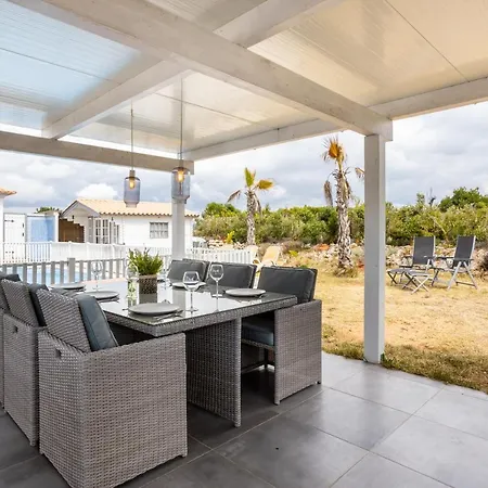 Ultimate Family Home With Private Pool & Sauna Βίλα